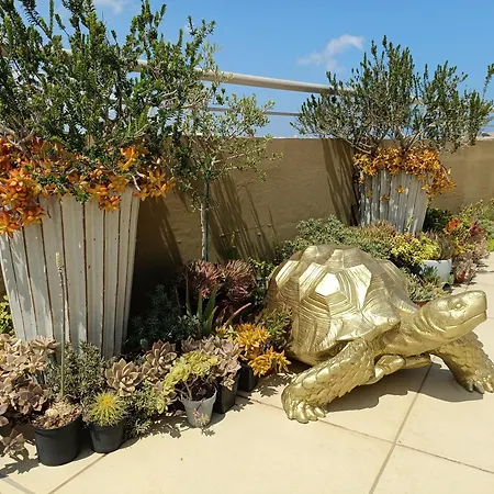 Three Cities アパート *