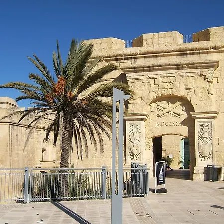 アパート Three Cities *