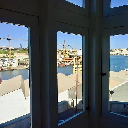 Apartment Three Cities *