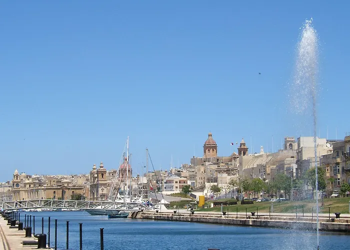 Apartment Three Cities *