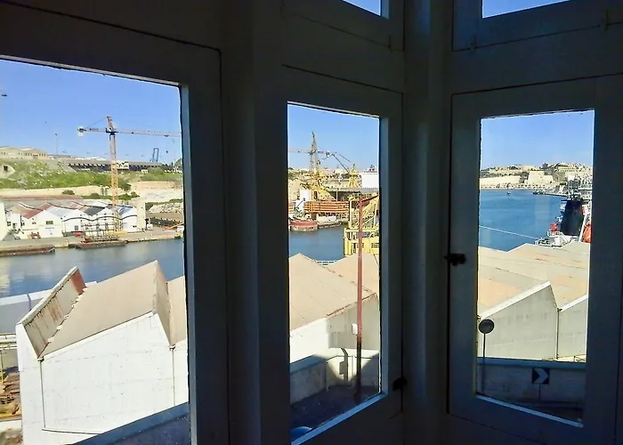 Apartment Three Cities *